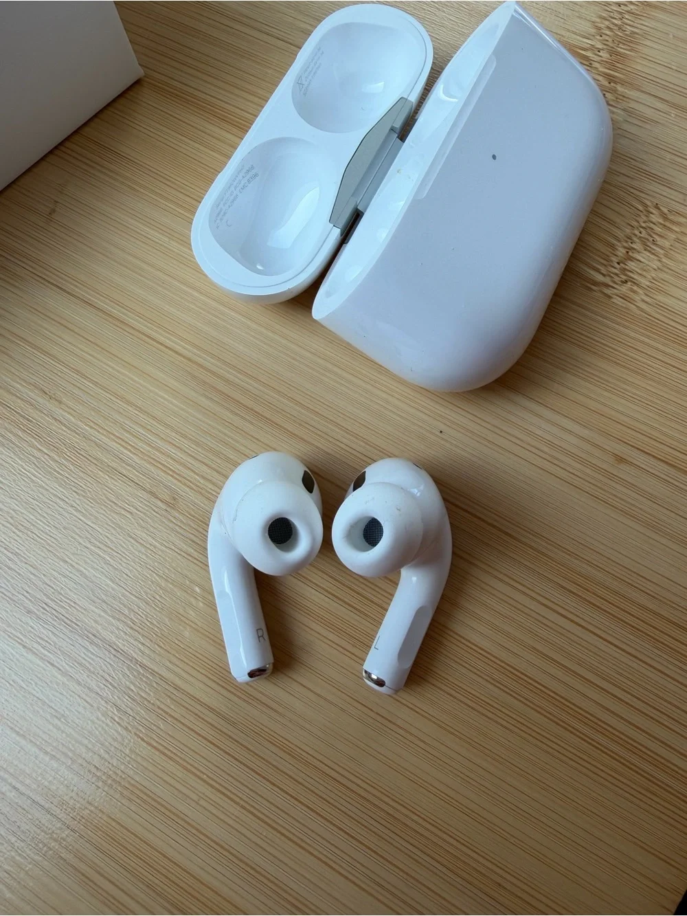 Apple AirPods Pro White Wireless Earbuds with Charging Case 2nd Gen